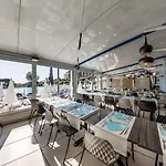 Le Petit Bleu Apartment *