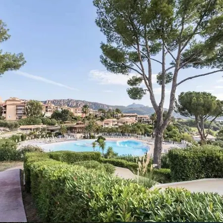 Le Petit Bleu Apartment *