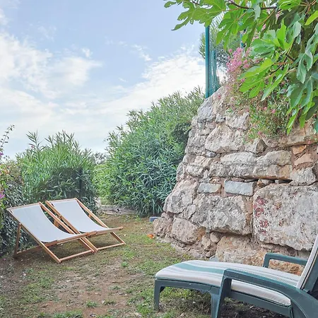 Le Petit Bleu Apartment