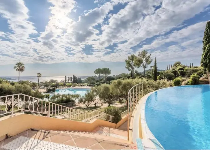 Апартаменты Le Petit Bleu Сен-Рафаэль