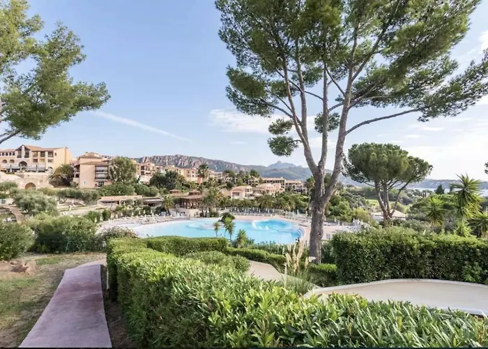 Le Petit Bleu Apartment *