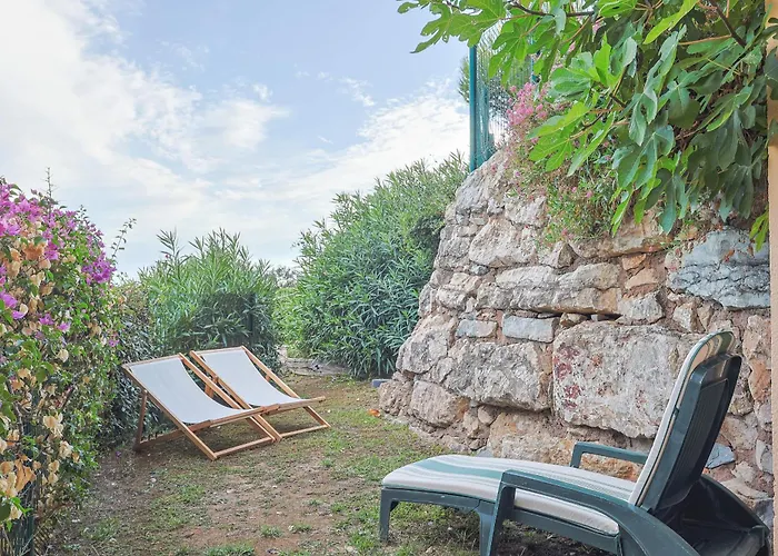 Le Petit Bleu Apartment